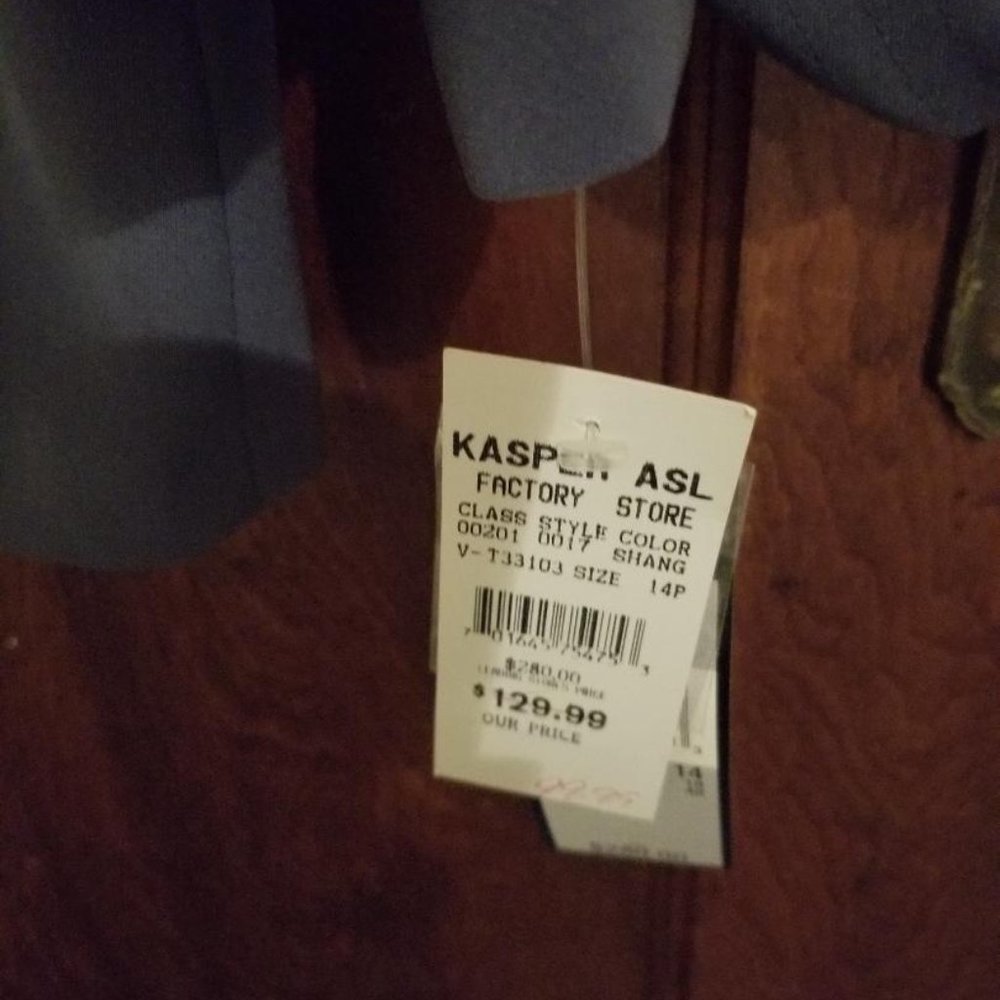 Kasper Suit - Picture 5 of 5